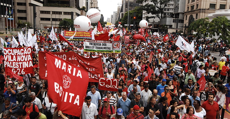 Multidão toma as ruas contra o impeachment, o ajuste fiscal e pela saída de Eduardo Cunha