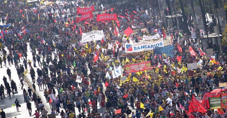 Povo chileno sai às ruas em ‘maior marcha da história’ contra sistema de previdência