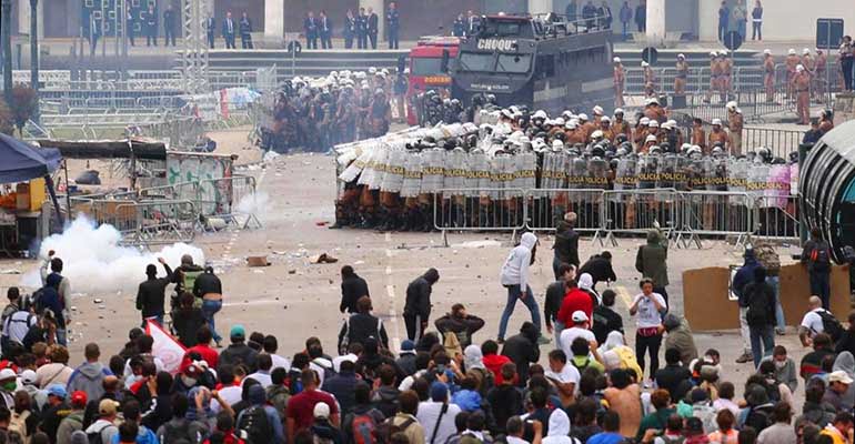 Justiça absolve Richa e culpa manifestantes pela Batalha do Centro Cívico