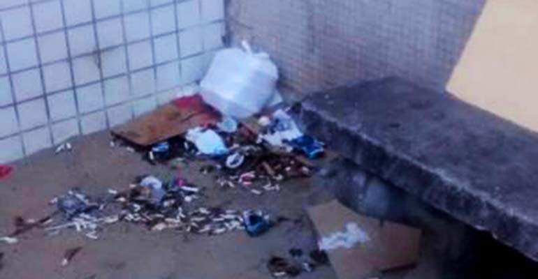 Lixo acumulado no Hospital Regional de São José - risco de contaminação