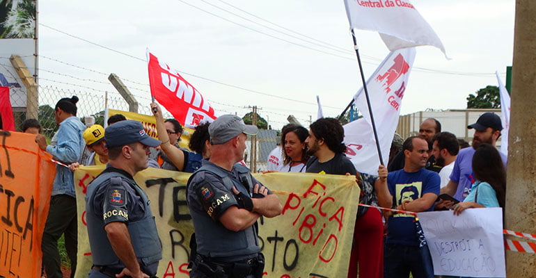 Trabalhadores escracham Temer e Alckmin em visita a Campinas
